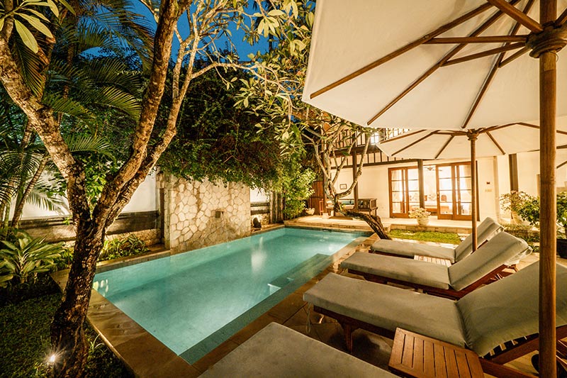 Villa Gracie - pool an sun loungers